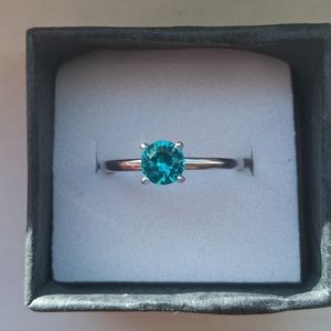 Gorgeous Teal Sapphire Ring (Size 7)